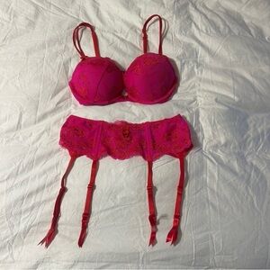 Victoria’s Secret lace & rhinestone bra & garter belt red & pink valentines 32b
